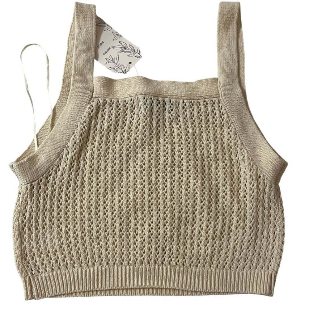 Willow & Wind. Short knitted blouse in beige color size M. Made in China.
